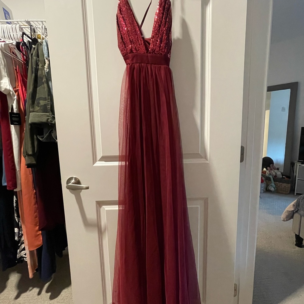 Beautiful red dress!